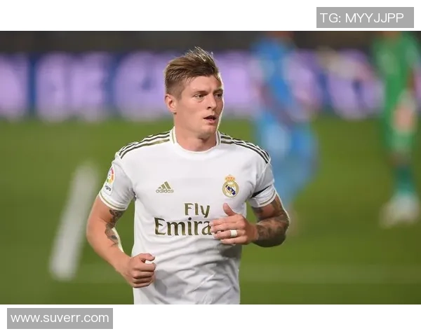 克罗斯:从天才少年到世界足球巨星的传奇旅程与成就解析 克罗斯:从天才少年到世界足球巨星的传奇旅程与成就解析