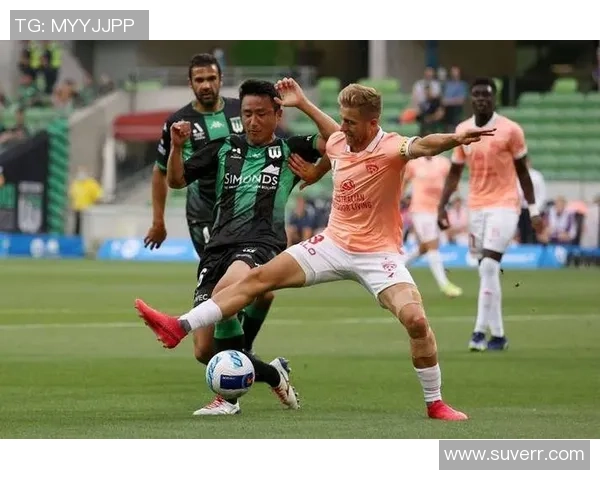 布里斯班狮吼与墨尔本的激烈对决展现澳超精彩瞬间