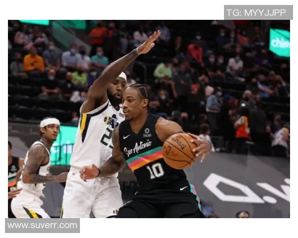 马刺与骑士激战正酣双方争夺季后赛席位的关键对决分析