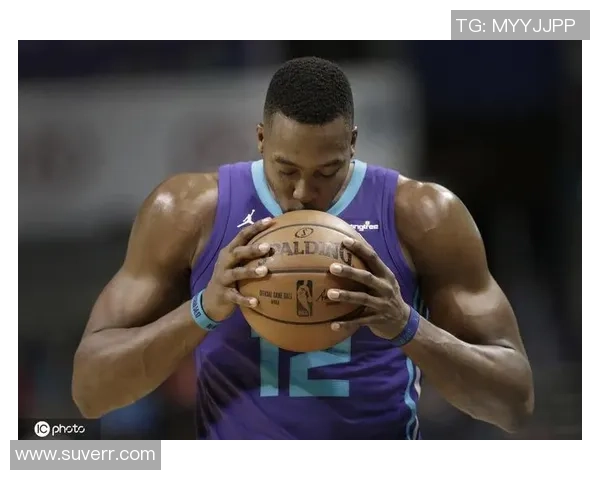 骑士白色球衣对决热火展现激情与荣耀的篮球盛宴